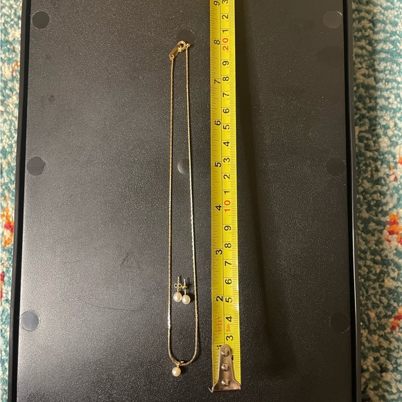 Dainty Gold and faux Pearl‎ Jewelry Set - Picture 2 of 3